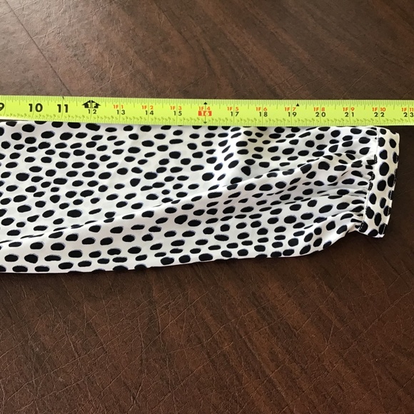 J Crew Size 4 Women’s Long Sleeve V-Neck Print Pullover Blouse 100% Polyester - Picture 7 of 9